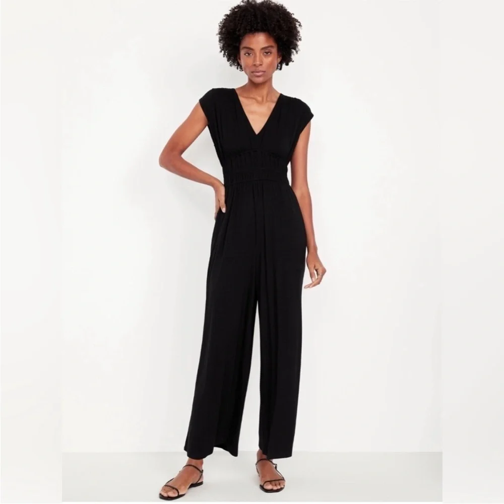 NWT! Old Navy Black Waist-Defined Wide-Leg Jumpsuit - Multiple Sizes 🎺 - Picture 3 of 9